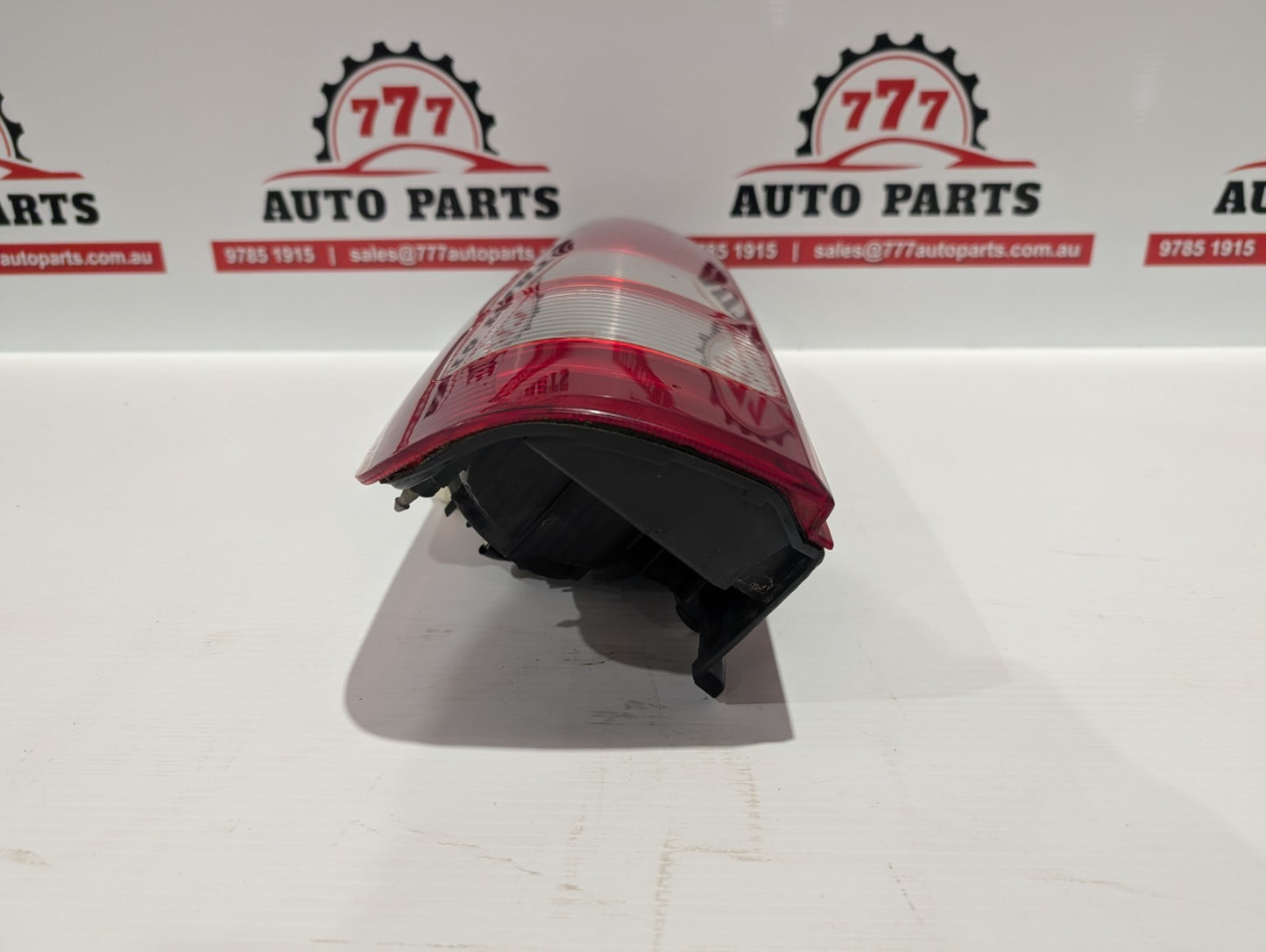 TOYOTA HIACE RIGHT TAILLIGHT LENS# 26-120, TRH/KDH, 01/05-04/19 05 06 07 08 09 1