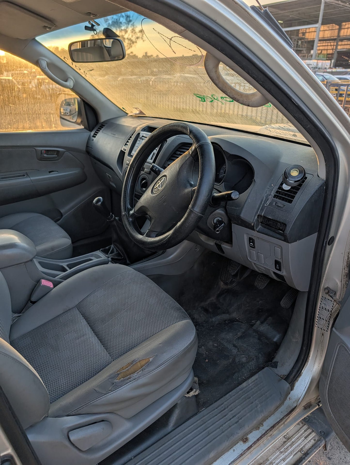 2006 Hilux SR Dual Cab
