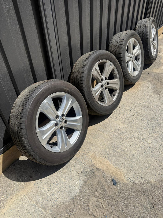 Toyota Kluger Wheels (245/55 R19)