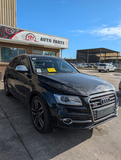 2014 Audi SQ5 3.0 TDI quattro wrecking for parts — photo 11