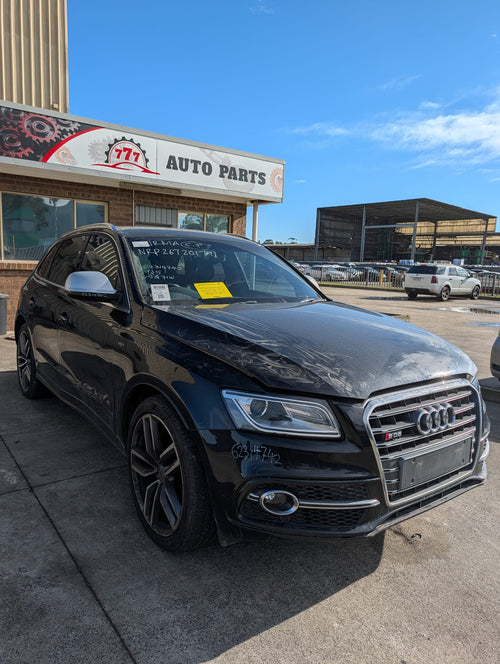 2014 Audi SQ5 3.0 TDI quattro wrecking for parts — photo 11