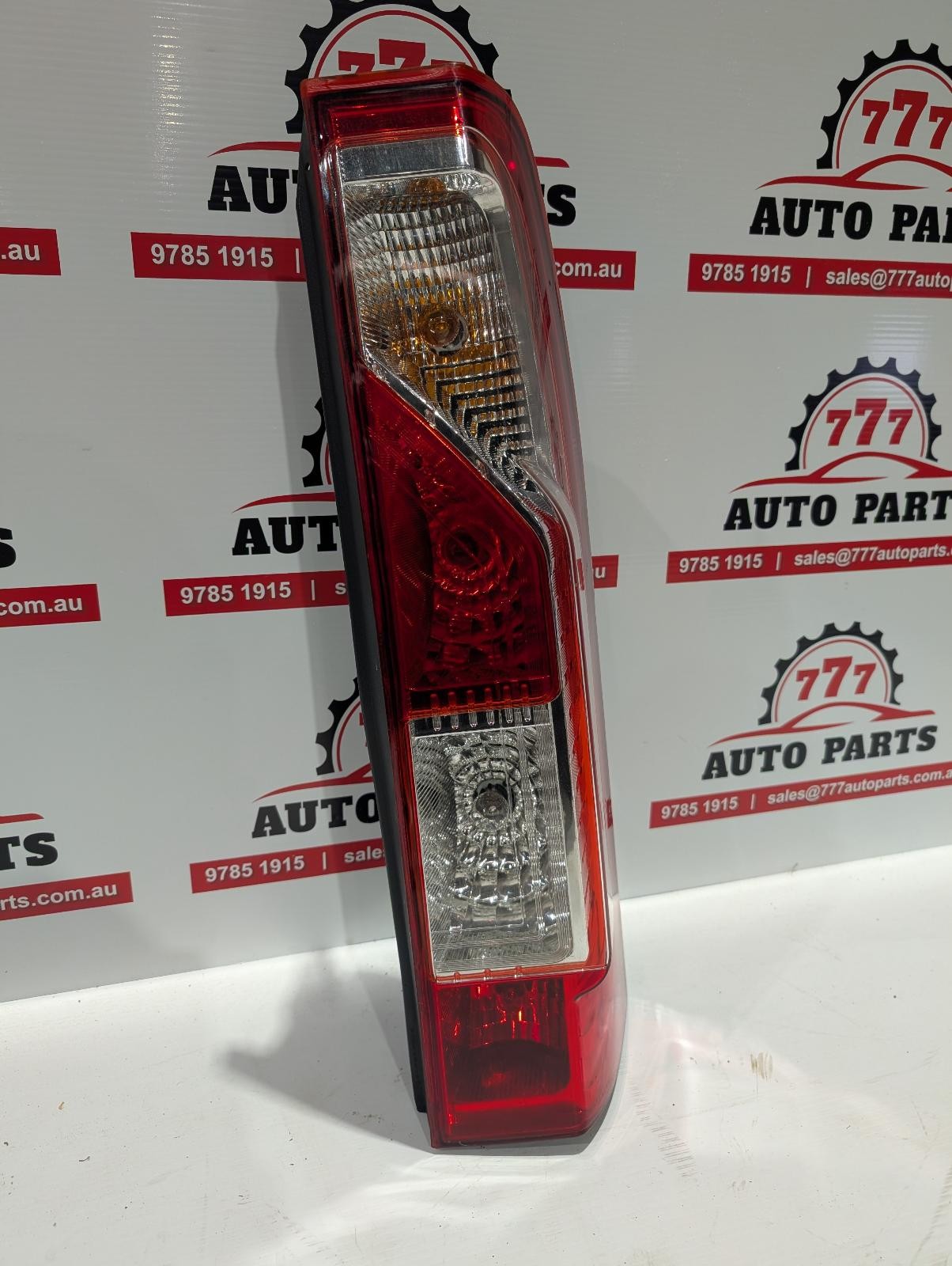 RENAULT MASTER RIGHT TAILLIGHT X62, IN BODY, W/ HALOGEN TYPE, VAN/BUS, 09/11- 11