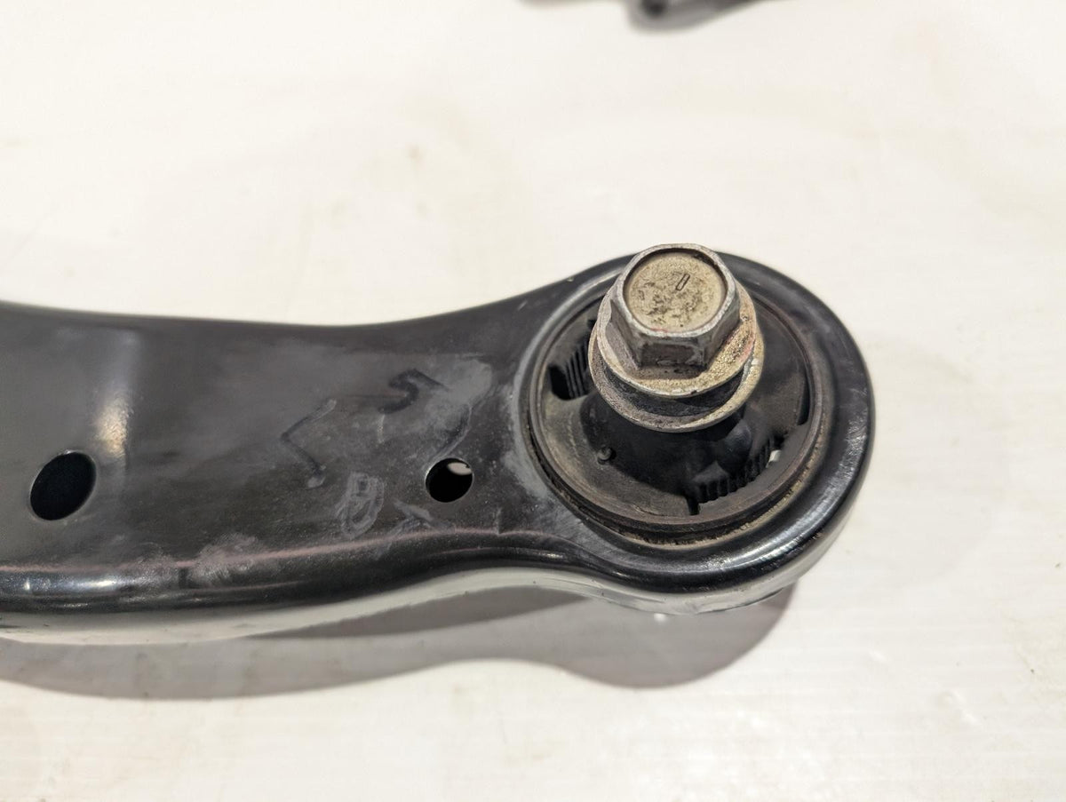 TOYOTA KLUGER RIGHT FRONT LOWER CONTROL ARM GSU50/GSU55, 12/13-02/21 13 14 15 16