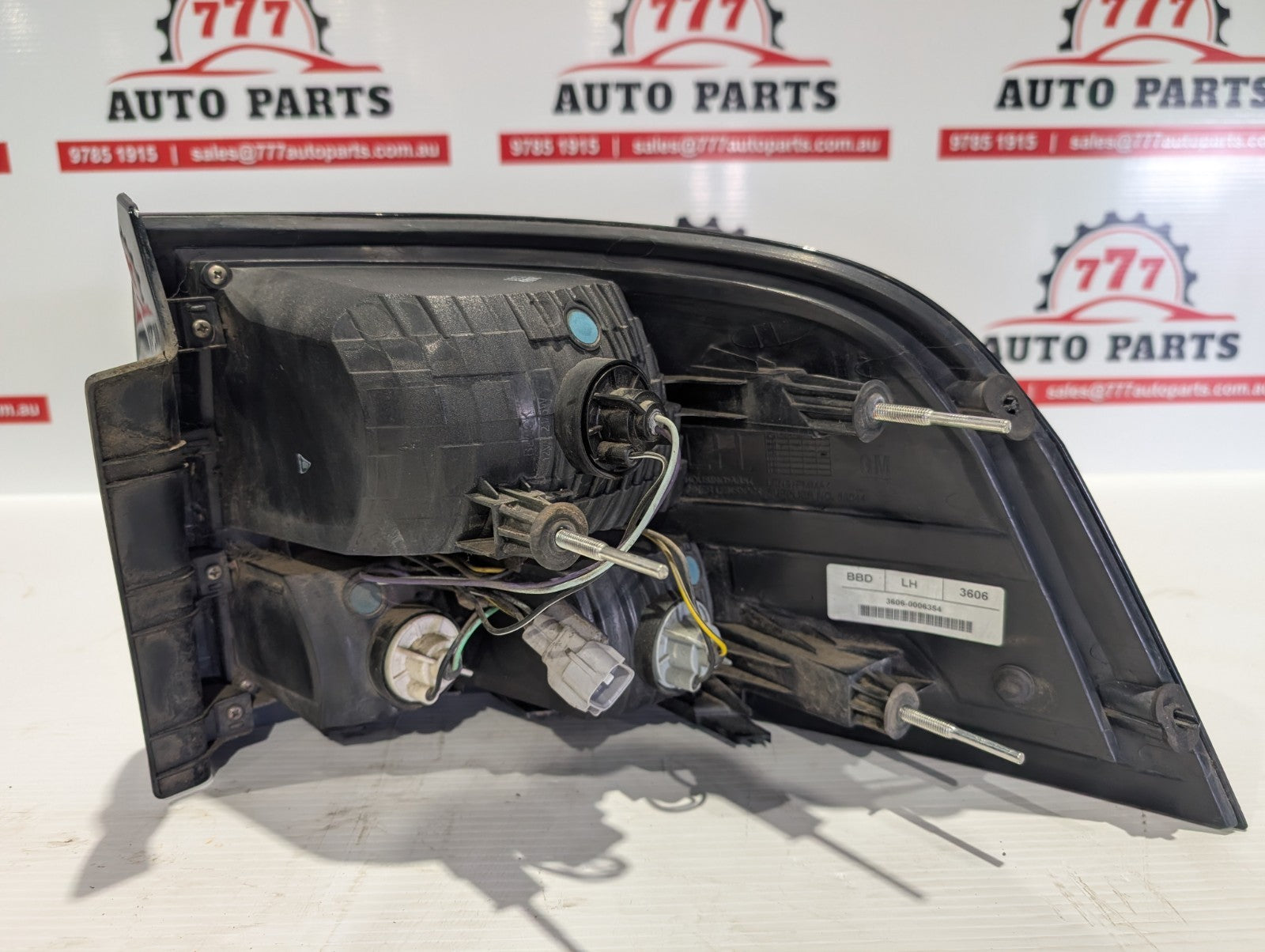 HOLDEN COMMODORE LEFT TAILLIGHT VE, WAGON, 08/06-05/13 06 07 08 09 10 11 12 13