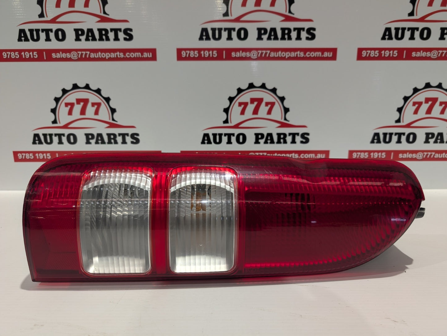 TOYOTA HIACE RIGHT TAILLIGHT LENS# 26-120, TRH/KDH, 01/05-04/19 05 06 07 08 09 1