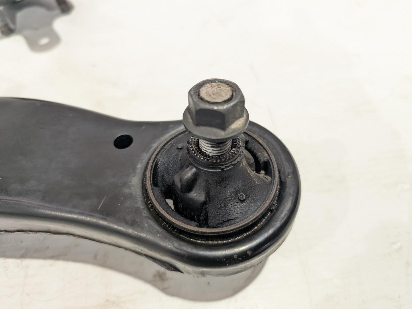 TOYOTA KLUGER LEFT FRONT LOWER CONTROL ARM GSU50/GSU55, 12/13-02/21 13 14 15 16