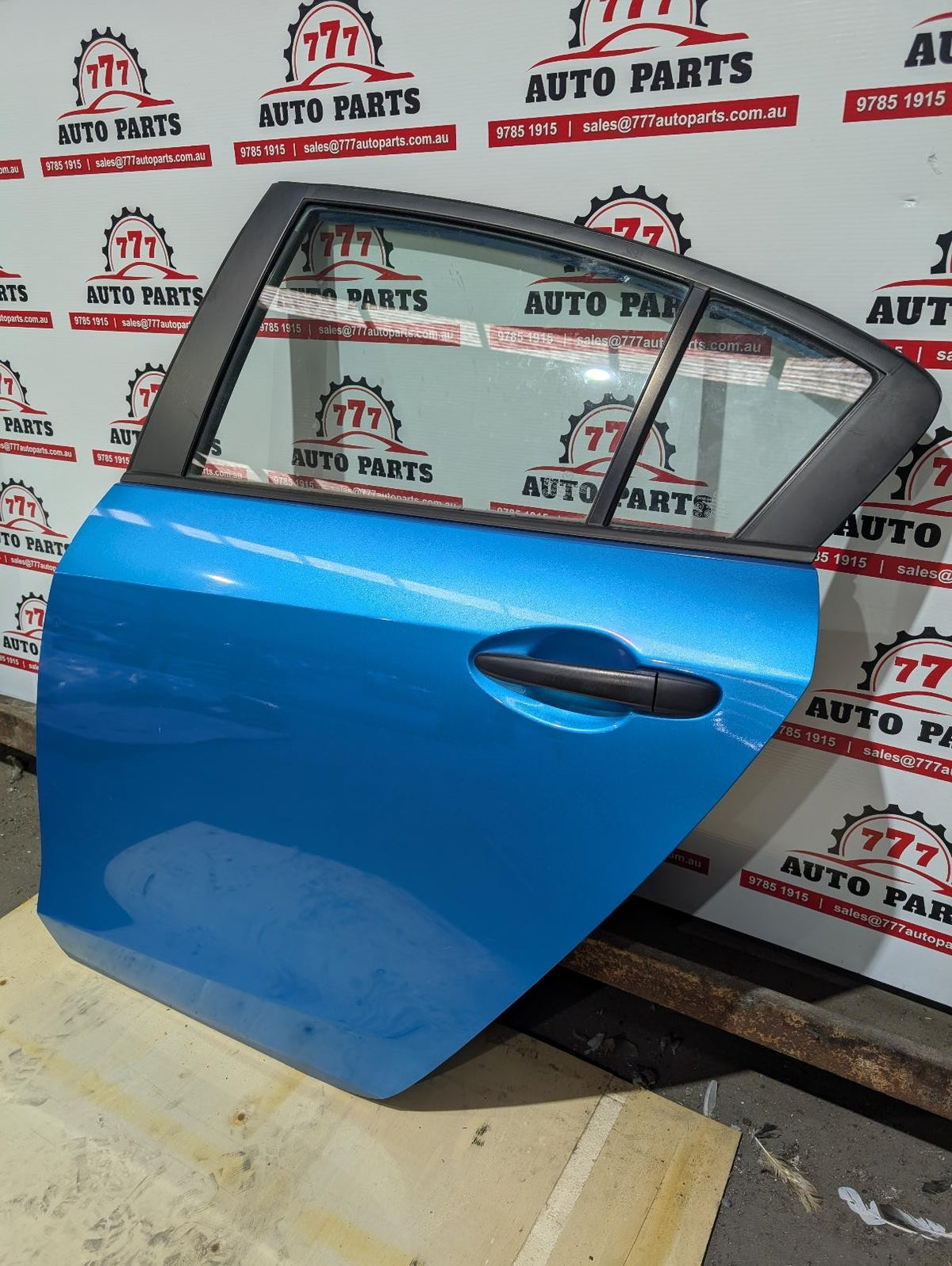 MAZDA 3 LEFT REAR DOOR BL, SEDAN, 04/09-10/13, HAS 1 DENT