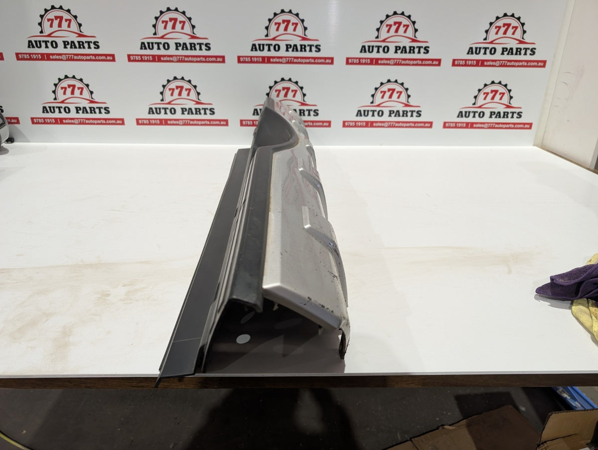 MITSUBISHI PAJERO REAR BUMPER BUMPER BAR (CENTRE), NS-NX, GREY COLOUR, 08/06-04/