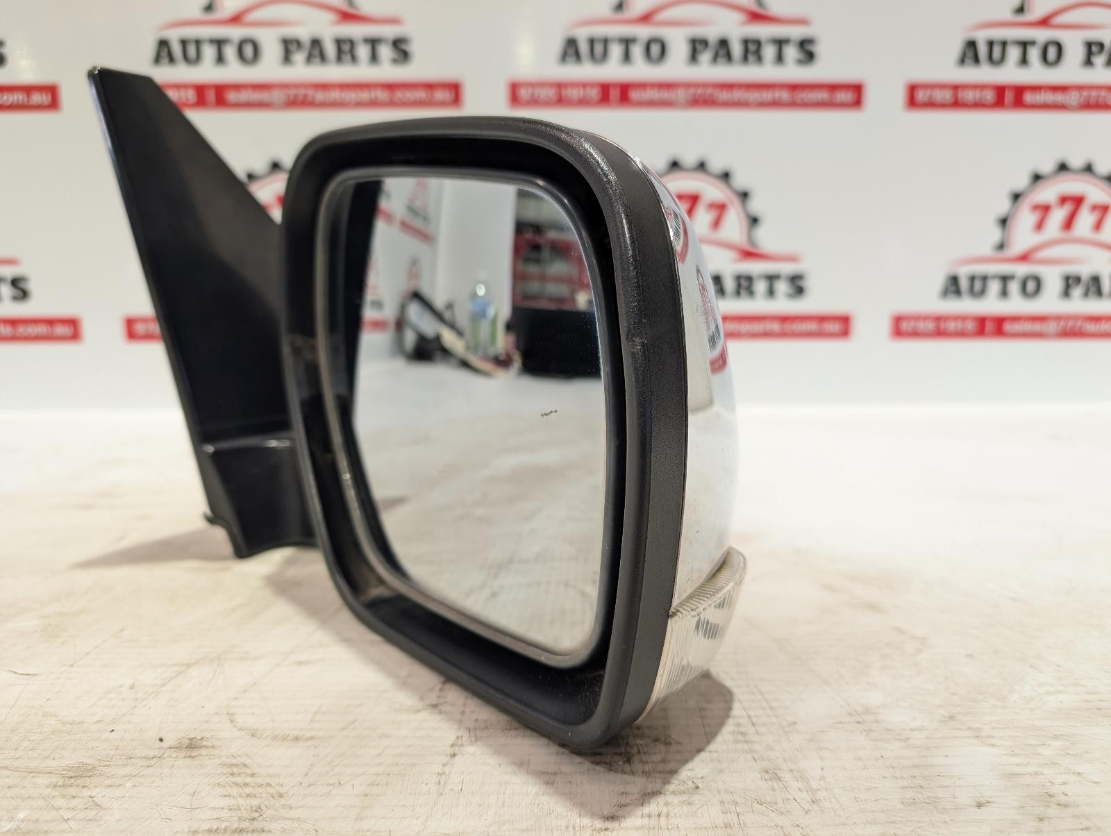 MITSUBISHI PAJERO RIGHT DOOR MIRROR NS-NX, W/ POWER FOLD, FLASHER, CHROME, 06-21