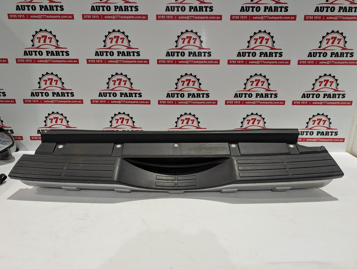 MITSUBISHI PAJERO REAR BUMPER BUMPER BAR (CENTRE), NS-NX, GREY COLOUR, 08/06-04/