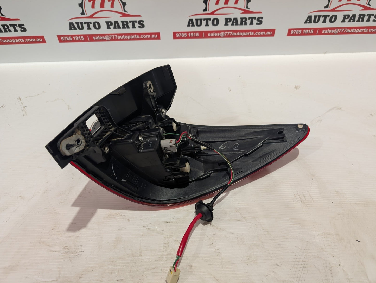 SUBARU OUTBACK LEFT TAILLIGHT 6TH GEN, IN BODY, 08/14-12/20 14 15 16 17 18 19 20