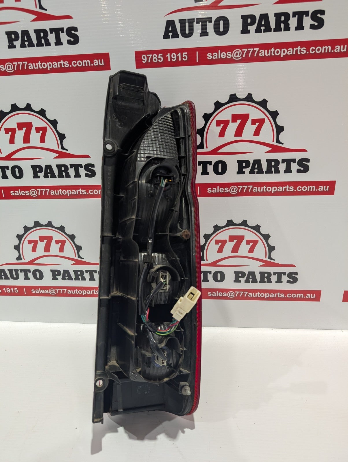 TOYOTA HIACE RIGHT TAILLIGHT LENS# 26-120, TRH/KDH, 01/05-04/19 05 06 07 08 09 1