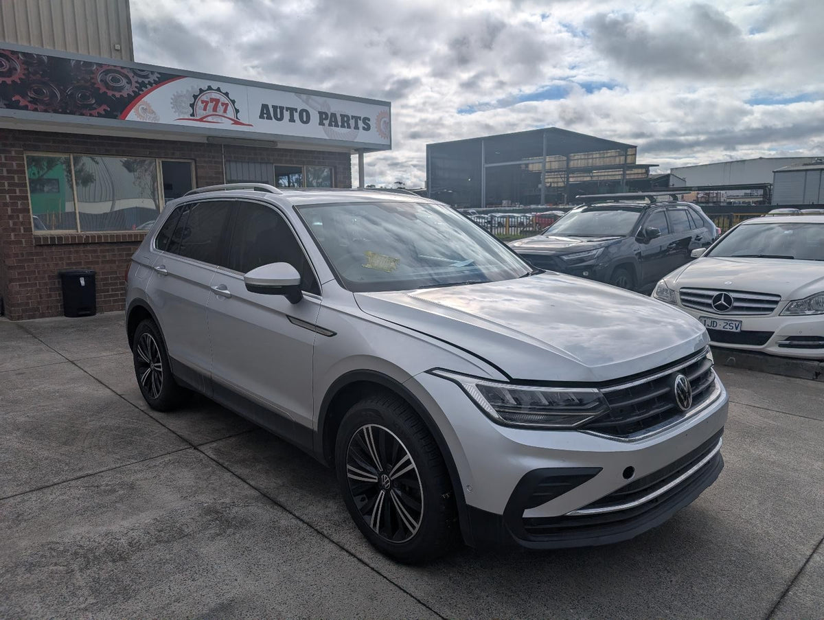 VOLKSWAGEN TIGUAN RIGHT DOOR MIRROR 5NA, POWER FOLD, W/ MEMORY &amp; NON CAMERA
