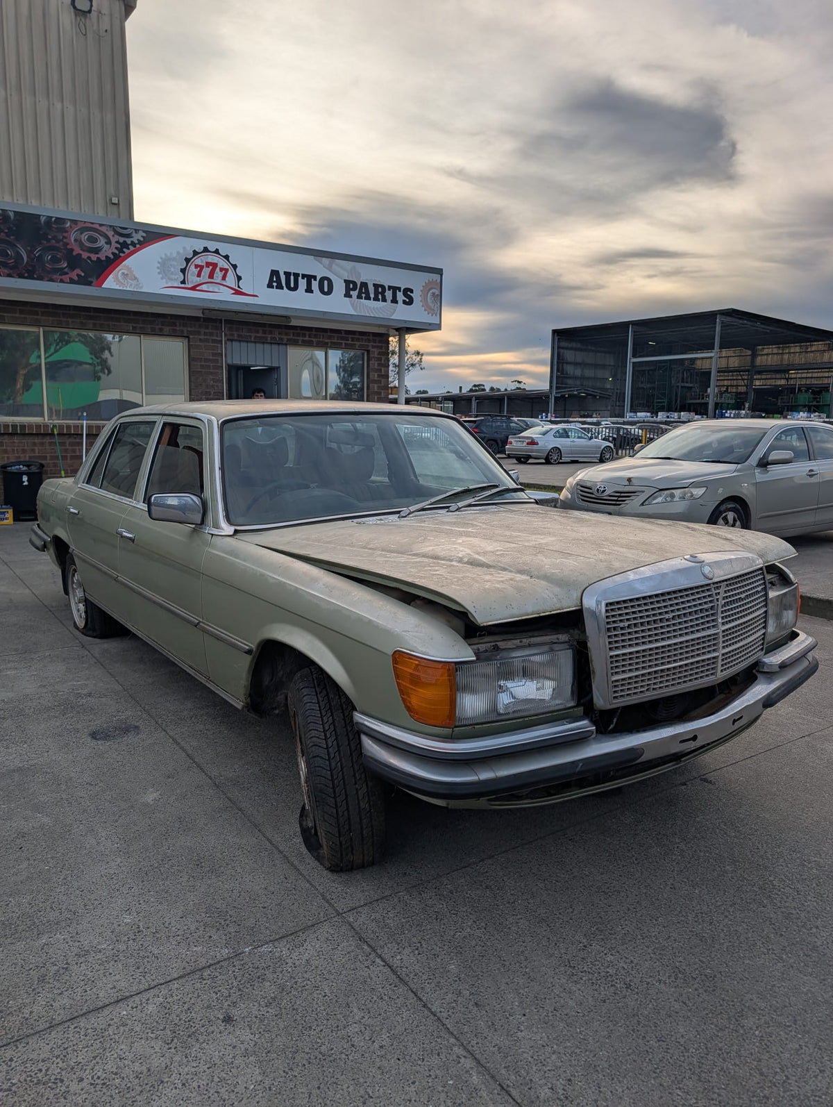 1977 Mercedes-Benz 450 SEL - Wrecking (#220)