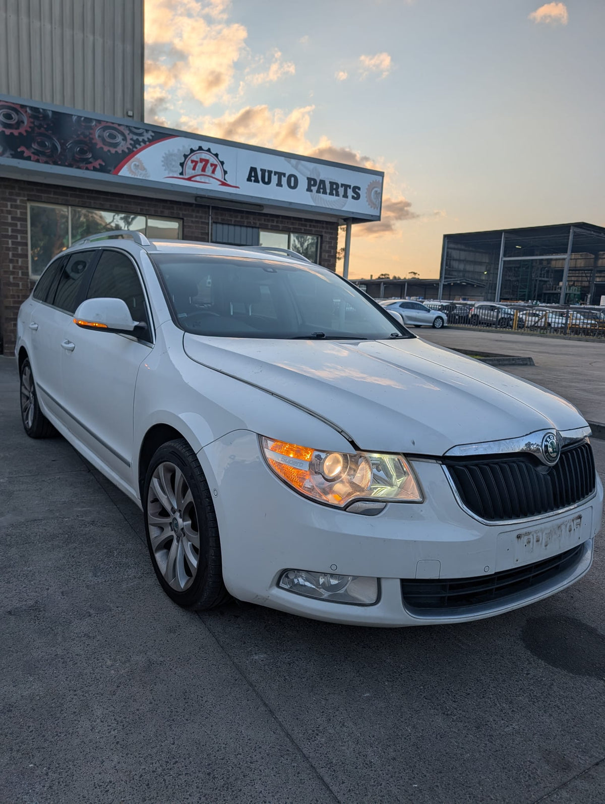 2011 Skoda Superb - Wrecking (#230)