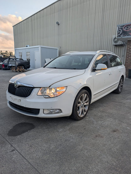 2011 Skoda Superb - Wrecking (#230)