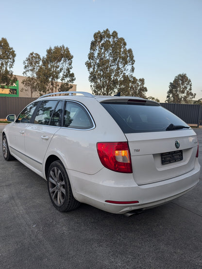 2011 Skoda Superb - Wrecking (#230)