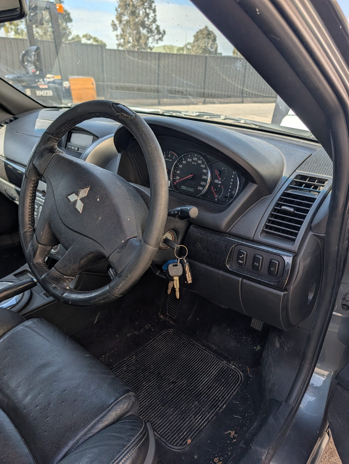 2006 Mitsubishi 380 GT - Wrecking (#250)