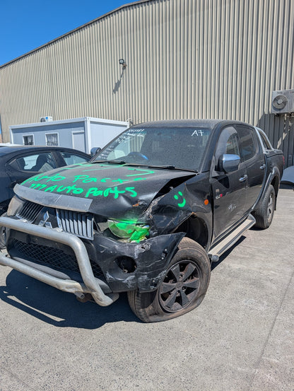 2007 Mitsubishi Triton - Wrecking (#269)