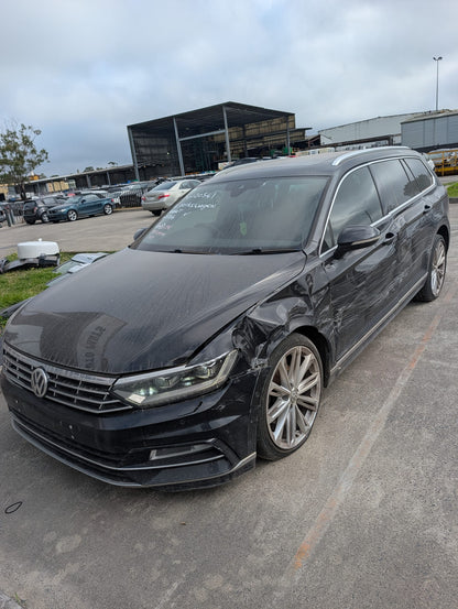 2016 Volkswagen Passat wagon stock 265 photo 1