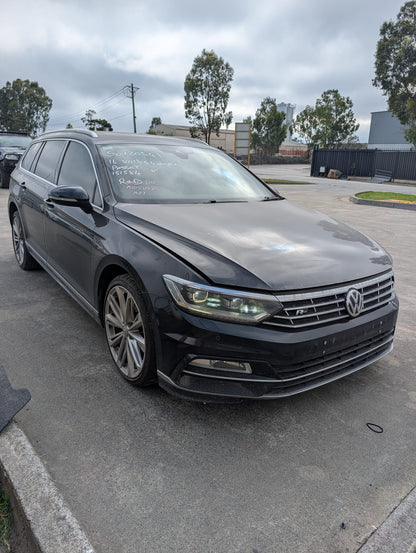2016 Volkswagen Passat wagon stock 265 photo 2