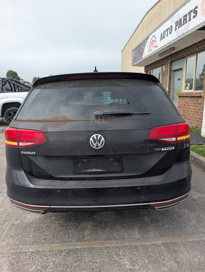 2016 Volkswagen Passat wagon stock 265 photo 6
