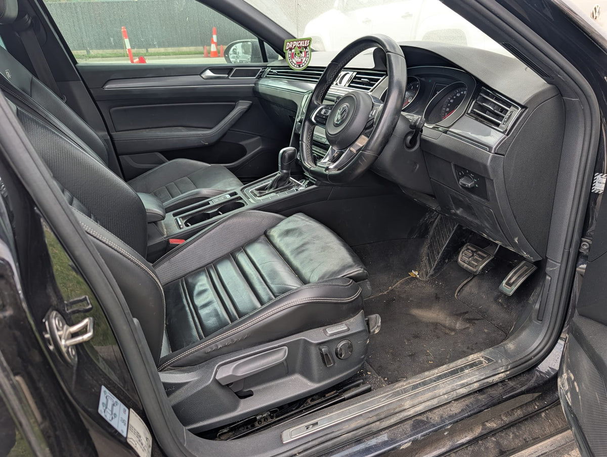 2016 Volkswagen Passat wagon stock 265 photo 10