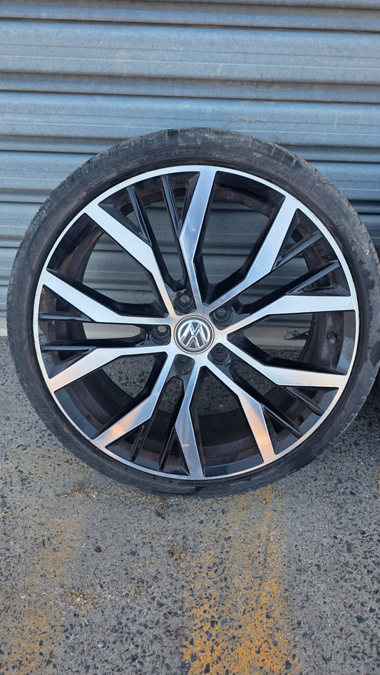 19inch Volkswagen Golf Wheels (225/35 ZR19)