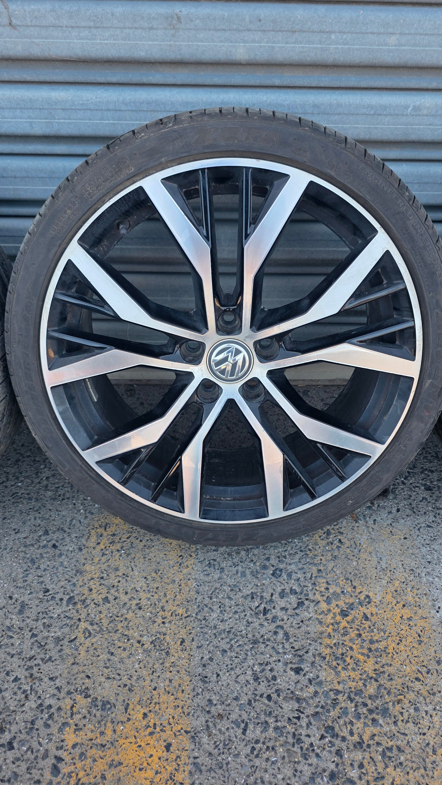 19inch Volkswagen Golf Wheels (225/35 ZR19)