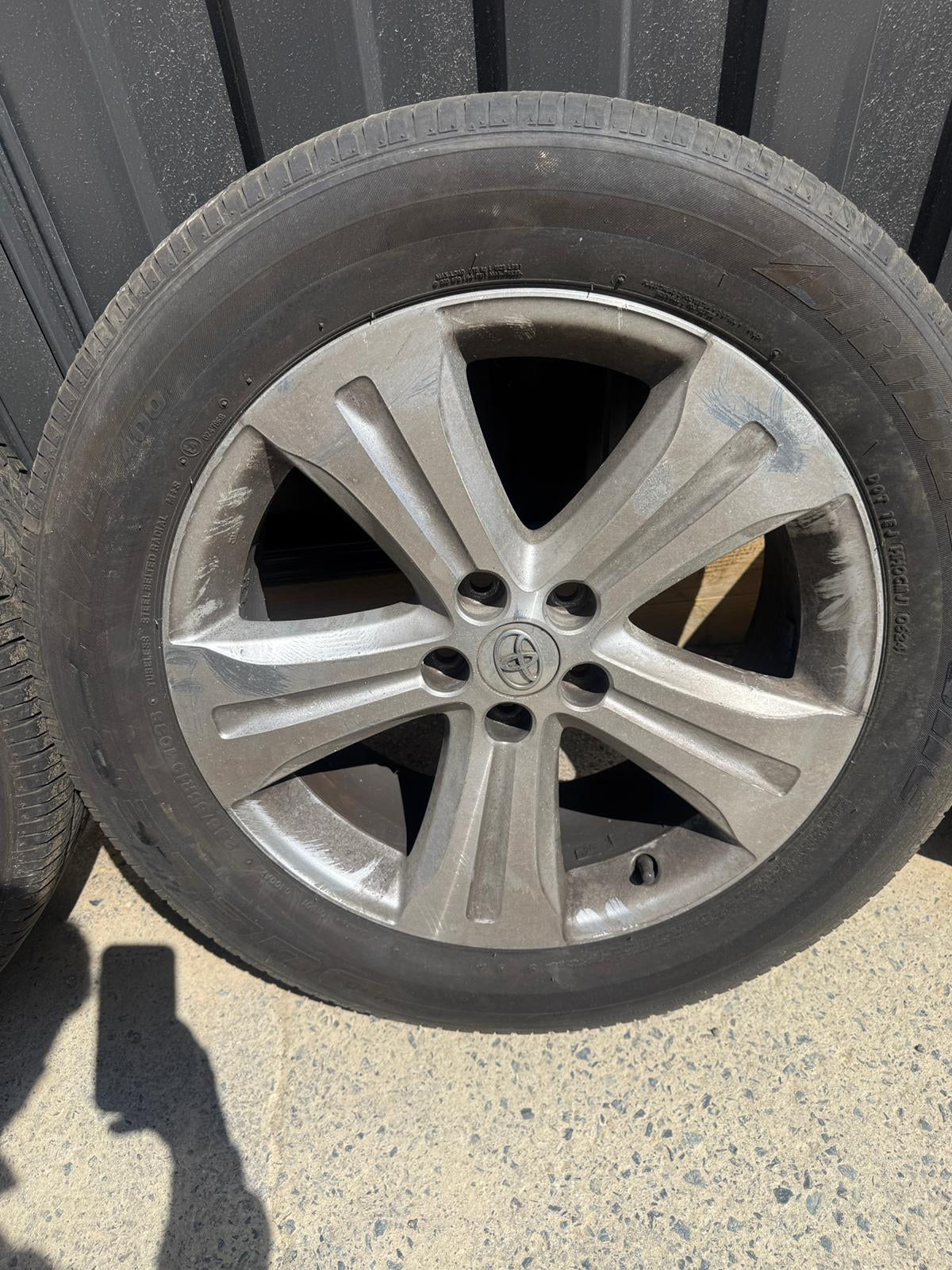 Toyota Kluger Wheels (245/55 R19)