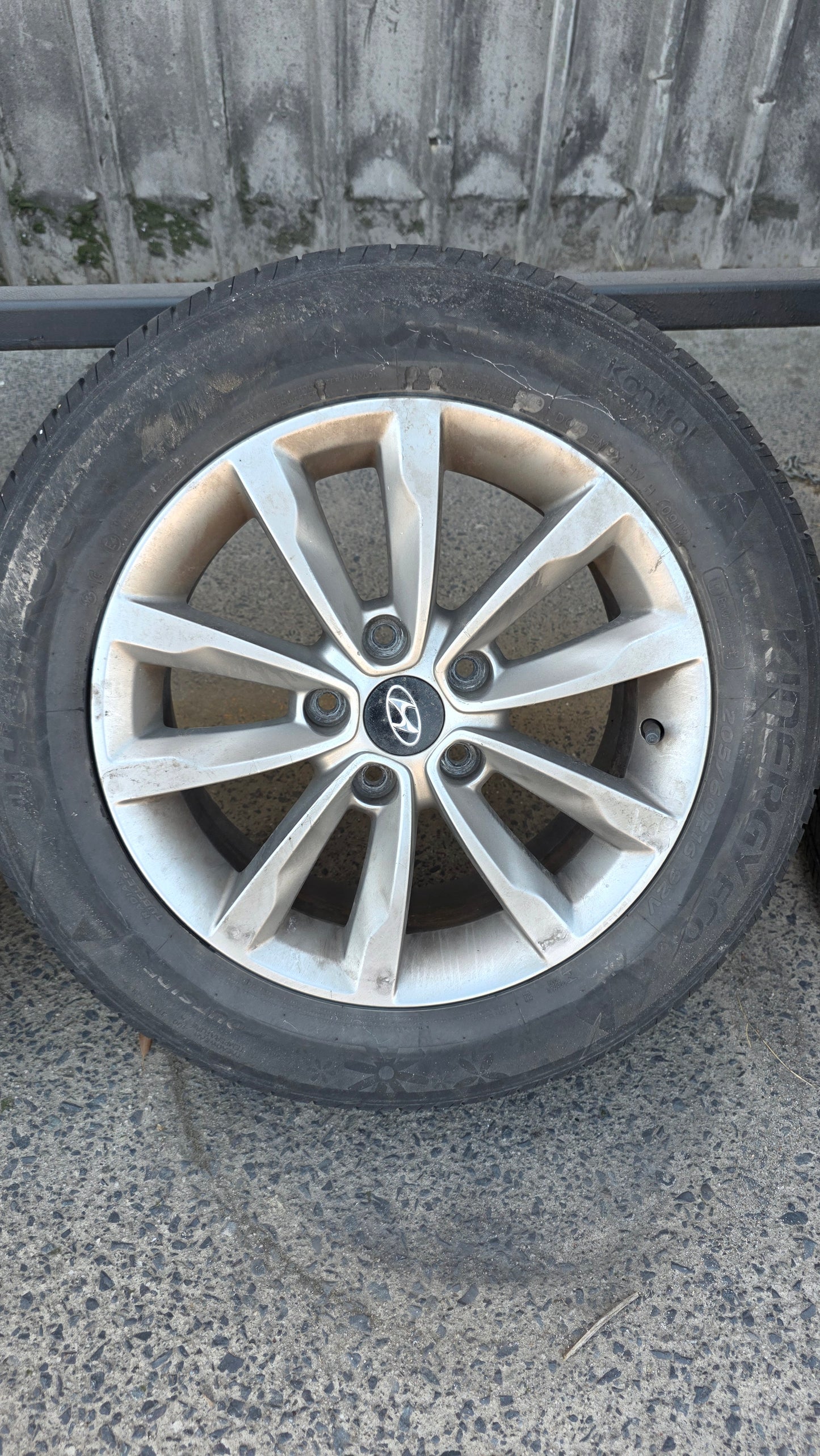 Hyundai i40 Wheels (205/60 R16)