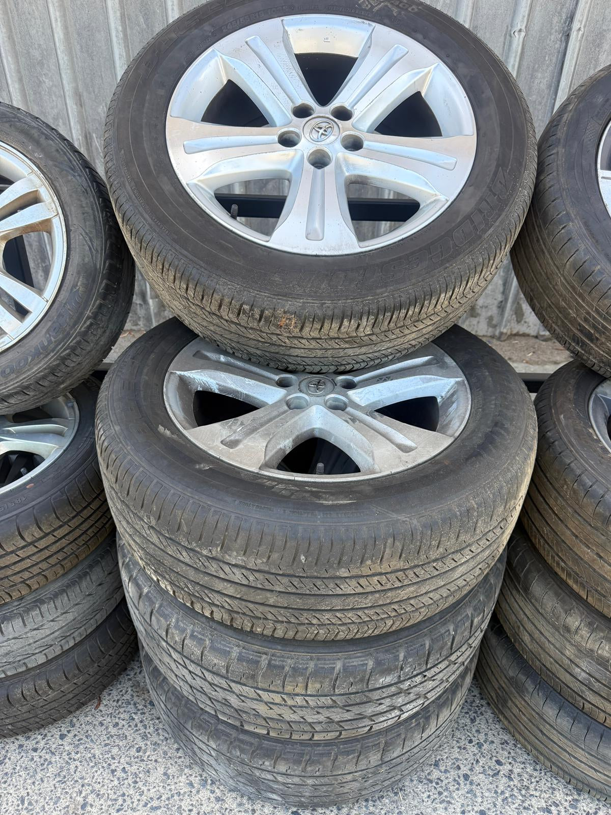 Toyota Kluger Wheels (245/55 R19)