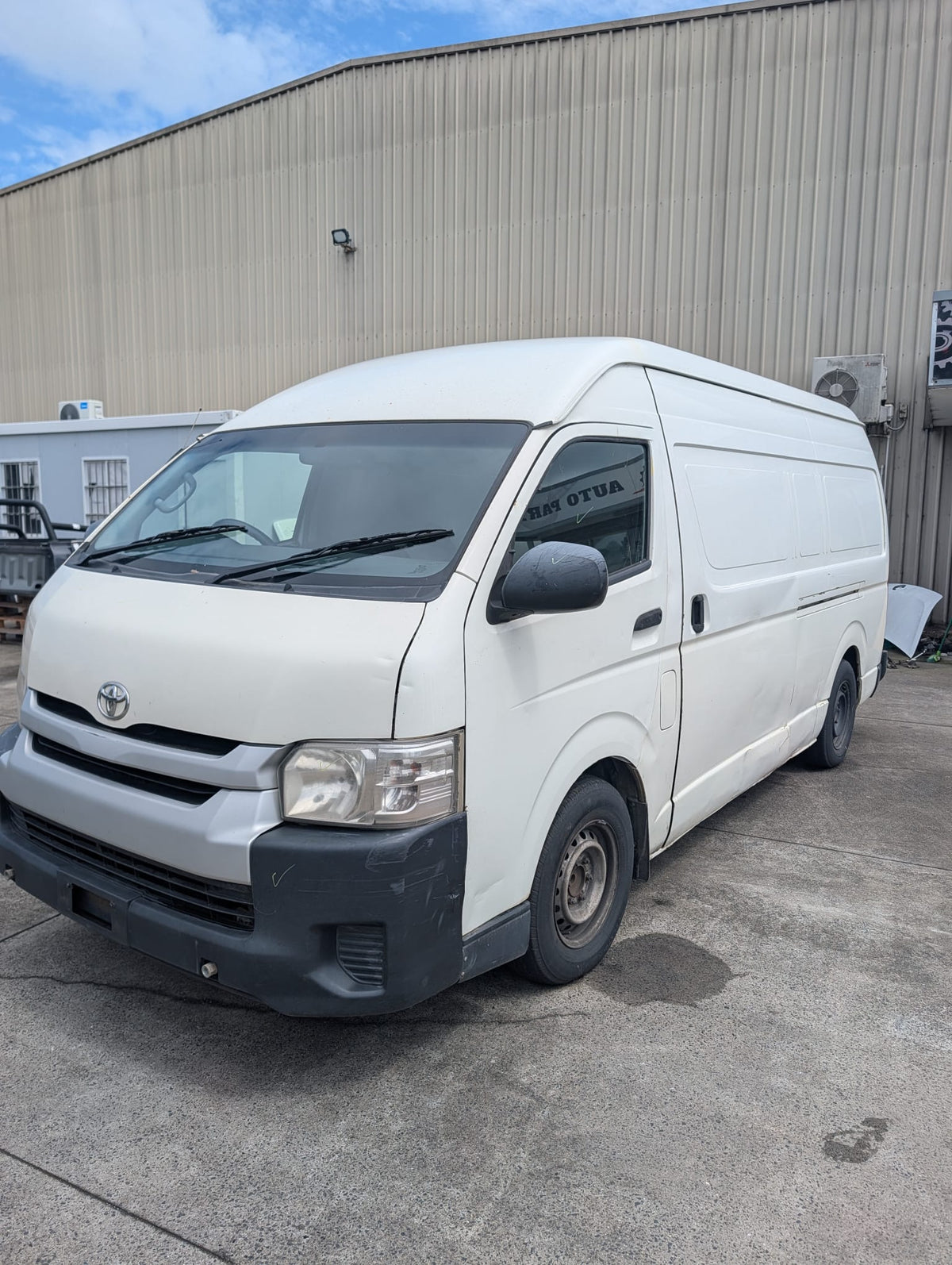 2016 Toyota HiAce #254 photo 1