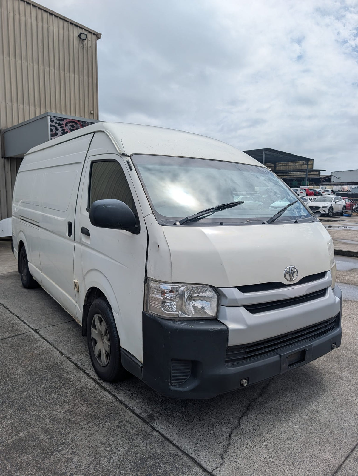 2016 Toyota HiAce #254 photo 2
