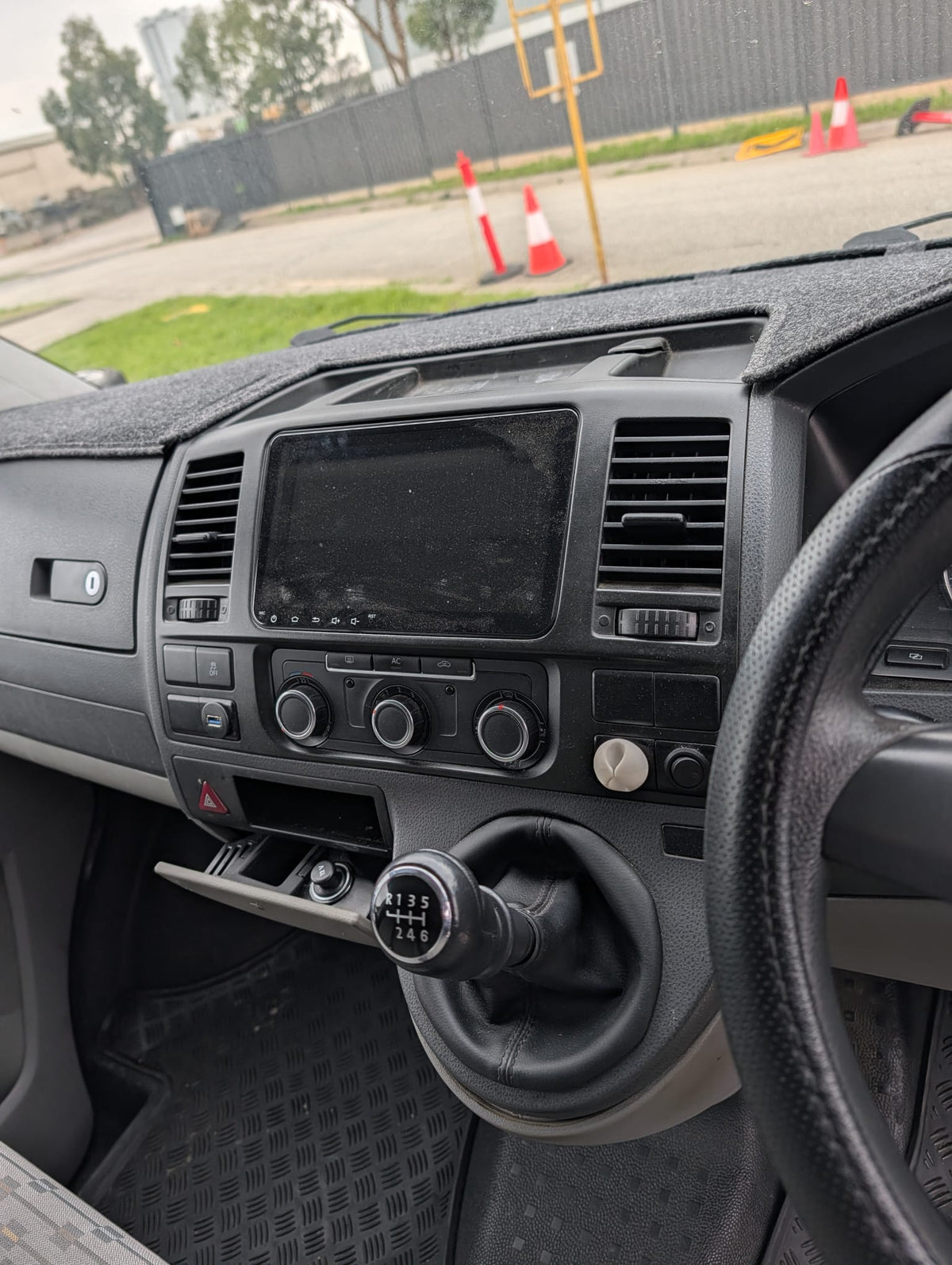 2011 Volkswagen Transporter #211 photo 8